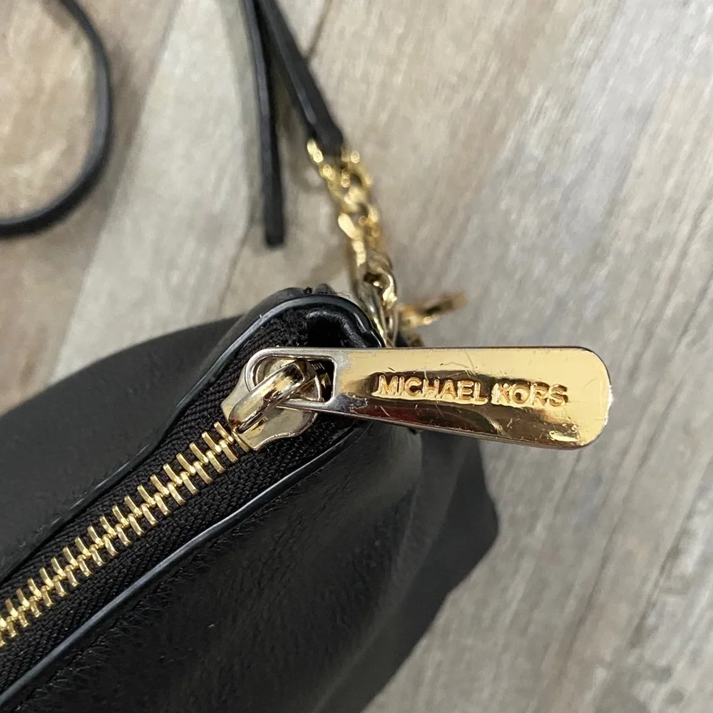Leather Michael Kors Black Crossbody Bag with Gold Chain - Picture 6 of 16